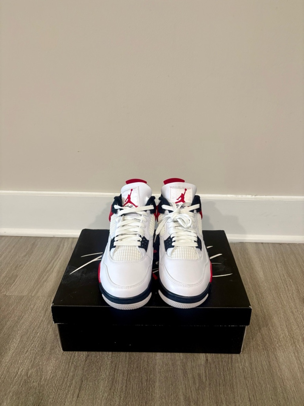 Jordan Men’s White black Red Retro 4 Sneakers